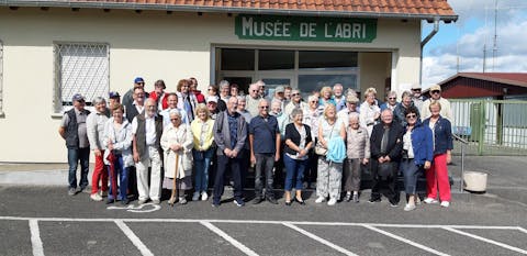 Am Vormittag besuchte die Gruppe das Militärmuseum in Hatten