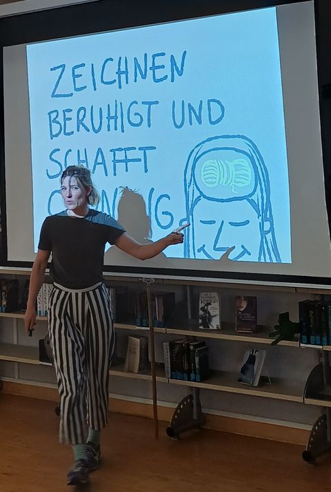 Zeichnen ordnet das Chaos im Kopf sagt Autorin und Illustratorin Felicitas Horstschäfer